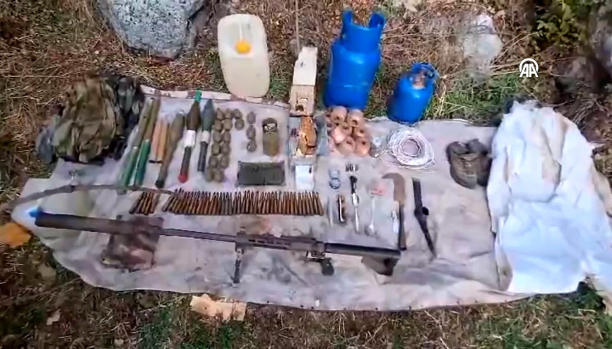 Pençe-Kilit Operasyonu bölgesinde teröristlere ait silah ve malzeme ele geçirildi