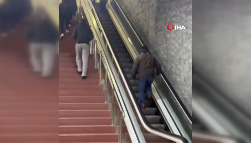 İlginç görüntü: Yürüyen merdivenlere ters binip ilerlemeye çalıştı
