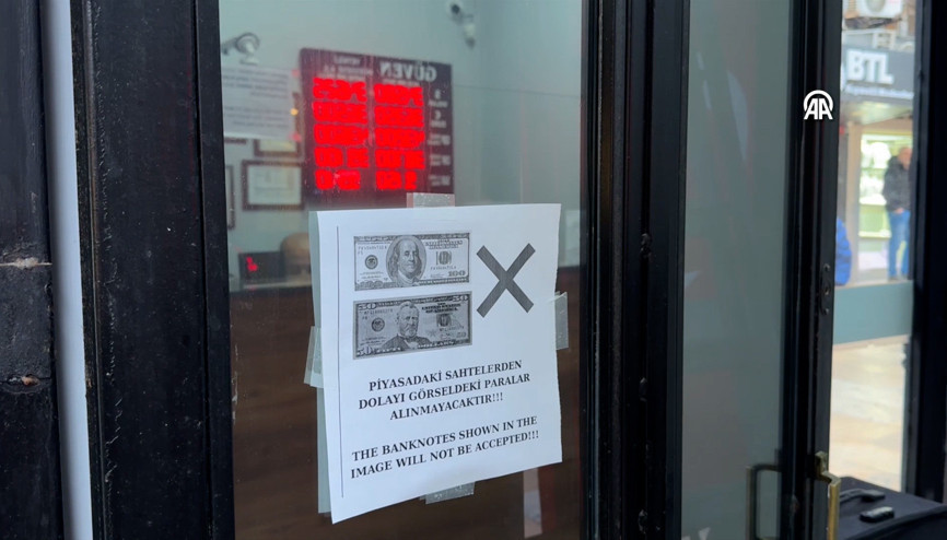 Kapalıçarşı’da bazı döviz büroları sahte banknot iddiasıyla 50 ve 100 dolar alımını durdurdu