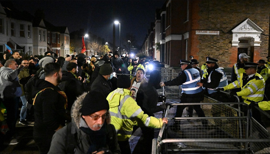 Terör örgütü PKK yandaşları ile Londra polisi arasında çatışma Terör örgütü PKK yandaşları ile Londra polisi arasında çatışma