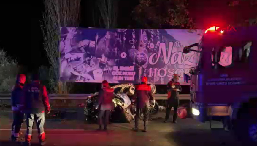 Son dakika... İzmirde zincirleme trafik kazası; 2 ölü, 7 yaralı