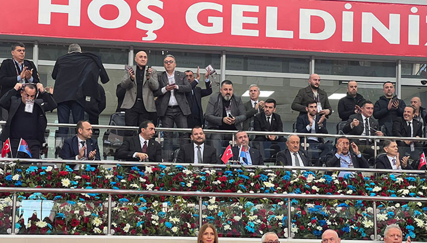 Trabzonsporda başkan Ertuğrul Doğan ve yönetim kurulu, mali ve idari yönden ibra edildi Trabzonsporda başkan Ertuğrul Doğan ve yönetim kurulu, mali ve idari yönden ibra edildi