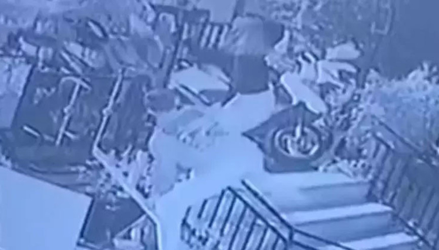 Şişli’de tornavidalı dedikodu kavgası O anlar kamerada