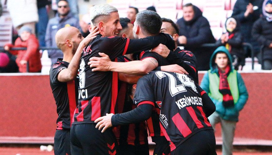 Eskişehirspor farklı kazandı, zirveye yaklaştı
