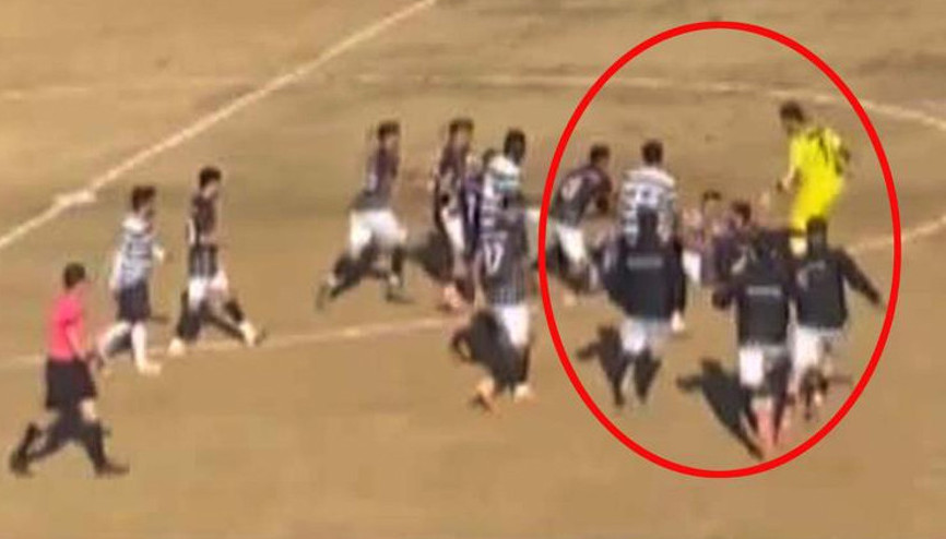 Futbol sahası savaş alanına döndü, 14 kırmızı kart çıktı