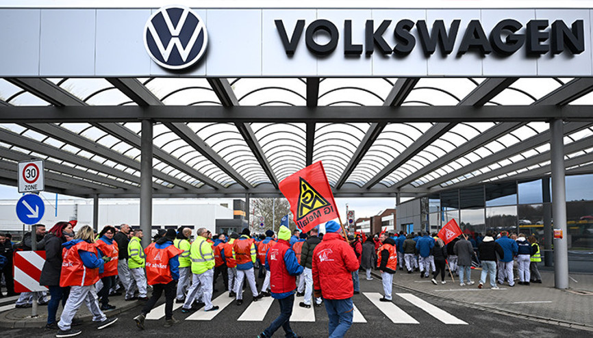 Volkswagen işçileri greve gidiyor Volkswagen işçileri greve gidiyor