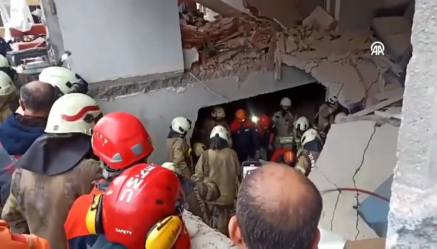 Beylikdüzünde binada patlama: Deprem gibiydi...
