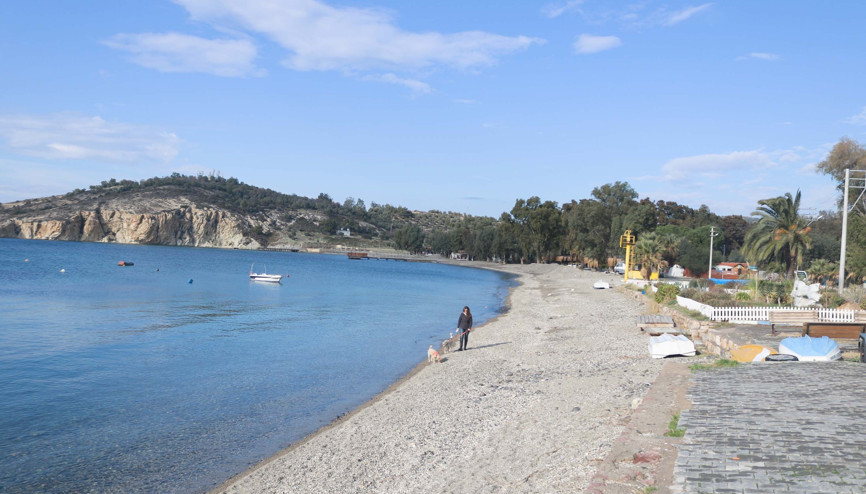 İzmirde belediyenin koy manzaralı arazi satışına karşı imza kampanyası