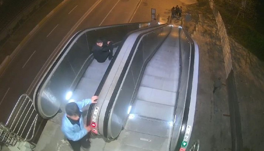 Sürekli arıza veren yürüyen merdivende inceleme... Stop düğmesine 66 günde 466 kez gereksiz yere basılmış