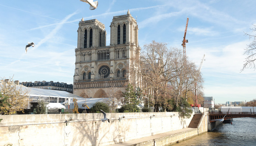 Fransada Notre Dame Katedrali yangından 5 yıl sonra kapılarını törenle açtı