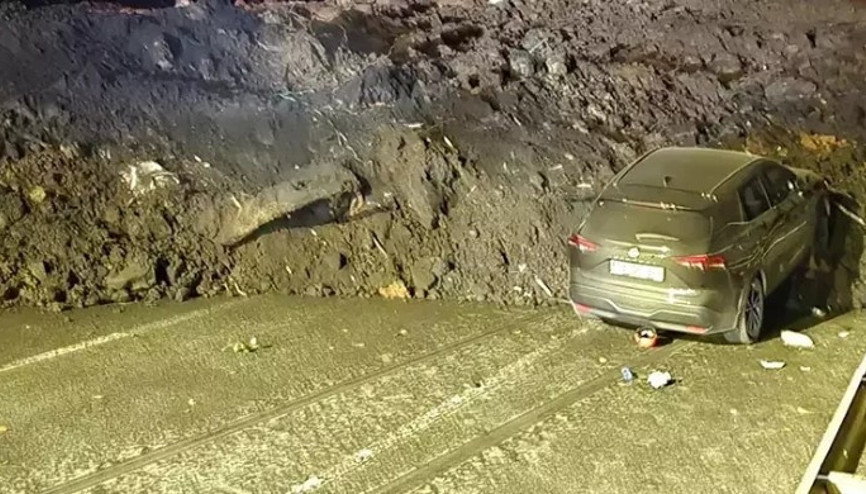 Artvin’de heyelan sonrası Karadeniz Sahil Yolu ulaşıma kapandı