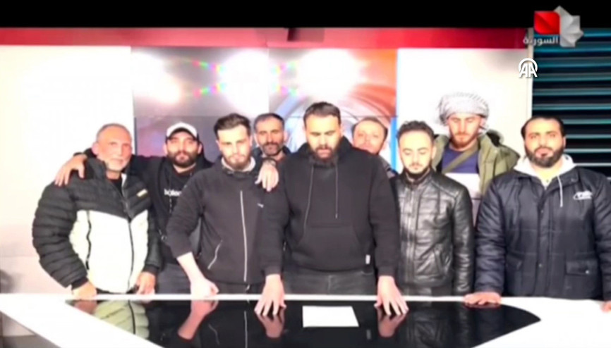 Suriye devlet televizyonunda yayınlanan videoda Esad’ın devrildiği, tutsakların serbest kaldığı duyuruldu