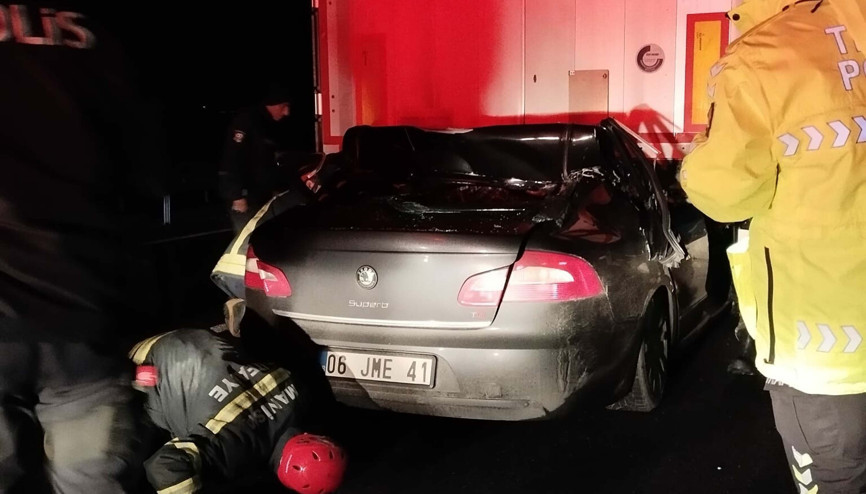 Manisada TIRa arkadan çarpan otomobilin sürücüsü hayatını kaybetti