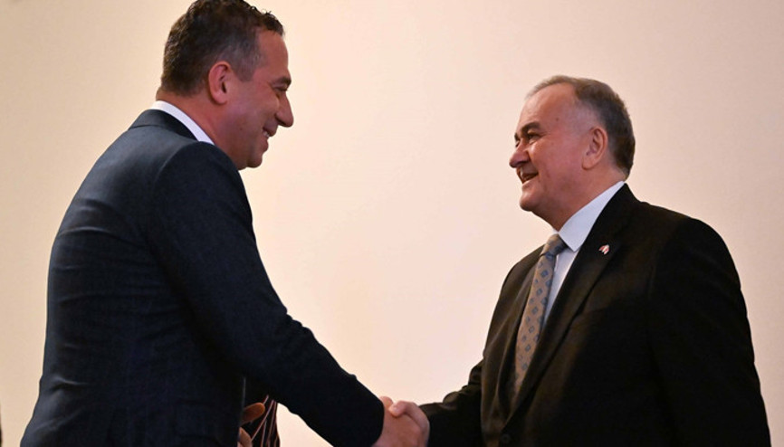 CHP heyetinden MHPye ziyaret CHP heyetinden MHPye ziyaret