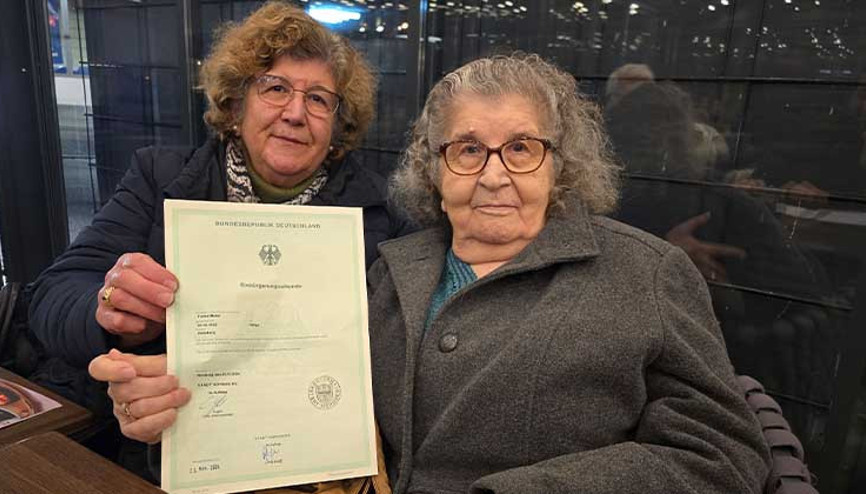 93 yaşında çifte vatandaş oldu