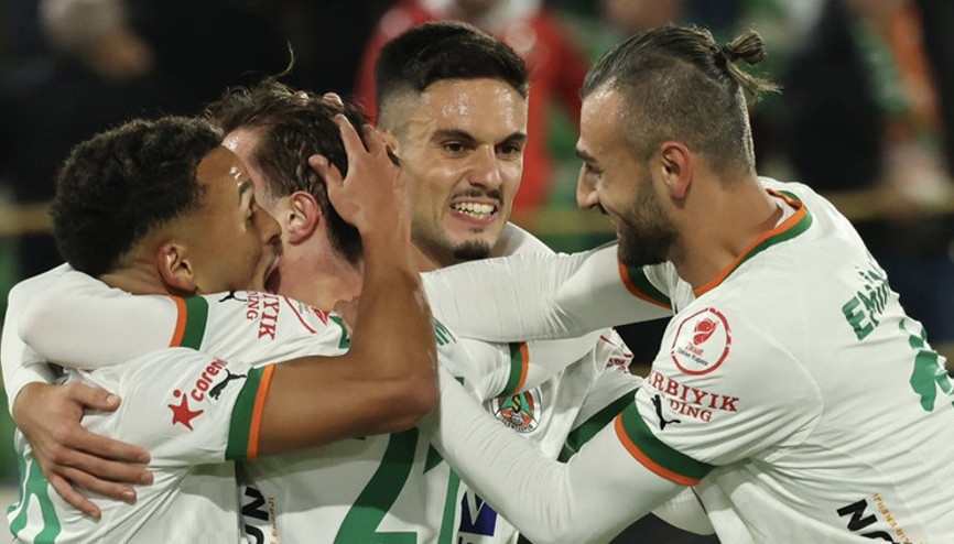 5 gollü düelloda turlayan Alanyaspor
