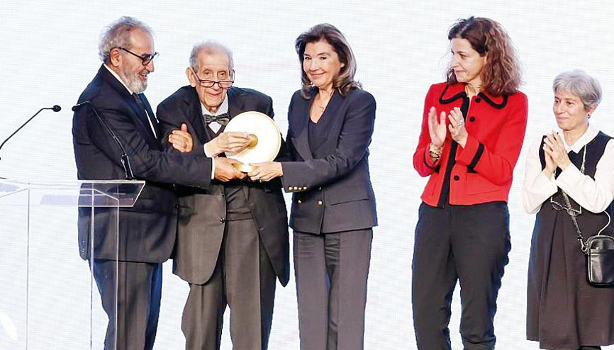 Onur Ödülü Doğan Hızlan’a