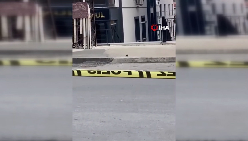 Beylikdüzü’nde kaldırımda el bombası bulundu Beylikdüzü’nde kaldırımda el bombası bulundu