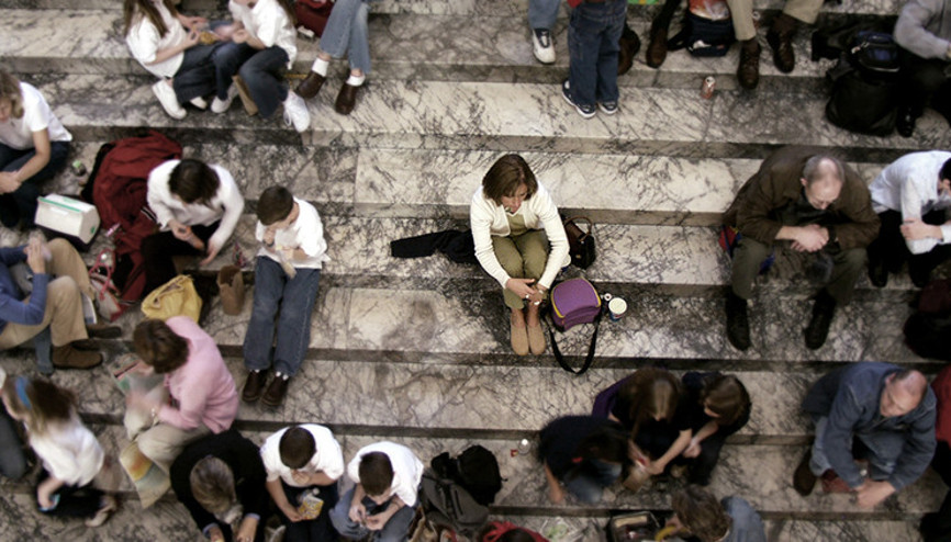 Türk Dil Kurumunun 2024 yılının kelimesi oylamasında kalabalık yalnızlık seçildi