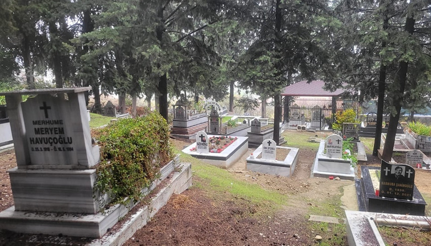 Hatay’da Hristiyanların mezarlıkları Noel Bayramı öncesi temizlendi Hatay’da Hristiyanların mezarlıkları Noel Bayramı öncesi temizlendi