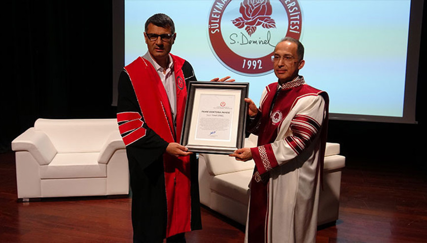 Yusuf Dikeç ödül aldı