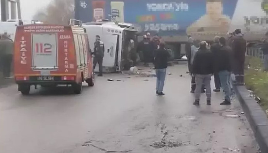 Balıkesir’de öğrenci servisi TIR’la çarpıştı