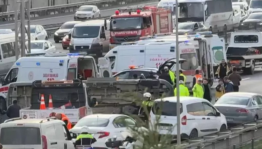 Sarıyer TEM otoyolunda okul servisi devrildi