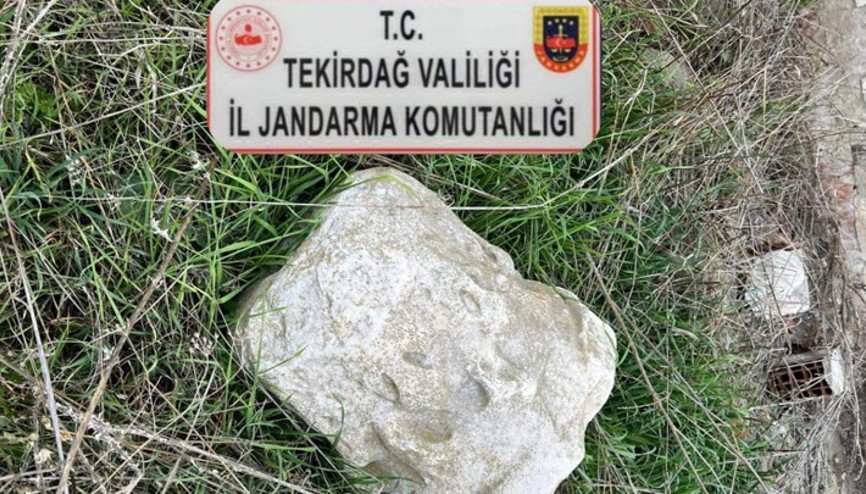 Tekirdağda bir binanın bahçesinde Roma dönemine ait sütun başlığı bulundu