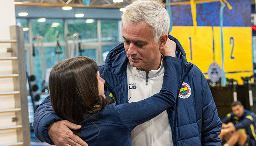 Aziz Yıldırımın kızı Yaz, Fenerbahçe antrenmanını ziyaret etti