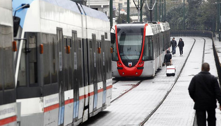 İstanbulda Galata Köprüsündeki eylem nedeniyle toplu ulaşım seferlerinde düzenleme yapıldı