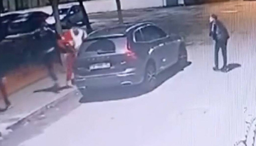 Noel baba kostümlü genç, kavga ettiği kişiyi bıçaklayarak öldürdü