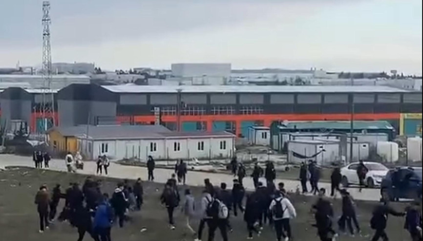 Tekirdağda lise öğrencilerinin kavgası kamerada Tekirdağda lise öğrencilerinin kavgası kamerada