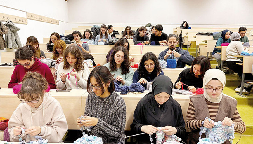 Örgünün cinsiyeti olmaz... Örgü kadın işidir’ önyargısını yıkıyorlar Örgünün cinsiyeti olmaz... Örgü kadın işidir’ önyargısını yıkıyorlar