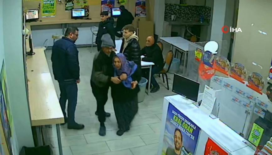 Eşinin oyun oynadığı mekanı basıp zarar verdi, zorla eve götürdü Eşinin oyun oynadığı mekanı basıp zarar verdi, zorla eve götürdü