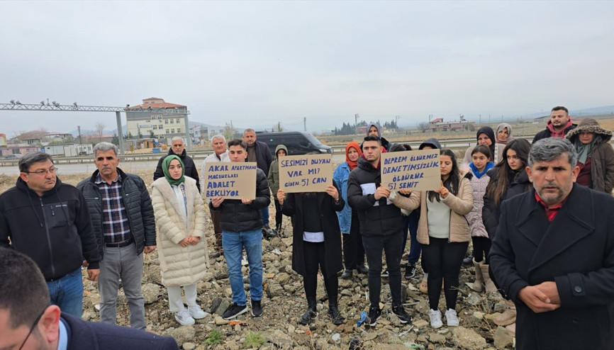 51 kişinin öldüğü 2 binanın müteahhidi tahliye edildi; aileler karara tepkili