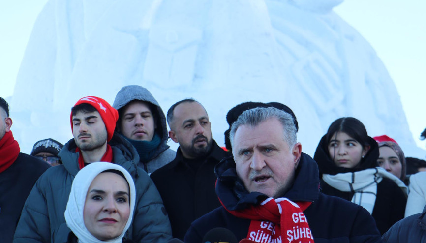 Sarıkamış Şehitleri anısına yapılan Kardan Heykeller Sergisi izlenime açıldı Sarıkamış Şehitleri anısına yapılan Kardan Heykeller Sergisi izlenime açıldı