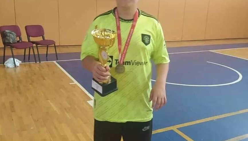 Bisikleti ile istinat duvarından düşen güreşçi Tuna, son yolculuğuna uğurlandı