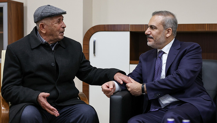 Dışişleri Bakanı Hakan Fidan, şehit Ömer Halisdemirin babasıyla görüştü