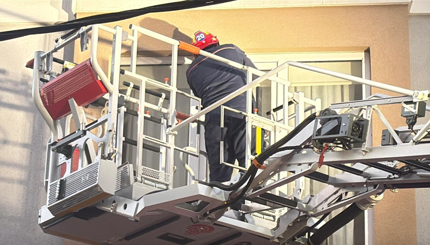 Bir garip olay Çalışır halde bıraktıkları çamaşır makinesi yürümüş Eve giremeyince yardıma itfaiye koştu Bir garip olay Çalışır halde bıraktıkları çamaşır makinesi yürümüş Eve giremeyince yardıma itfaiye koştu