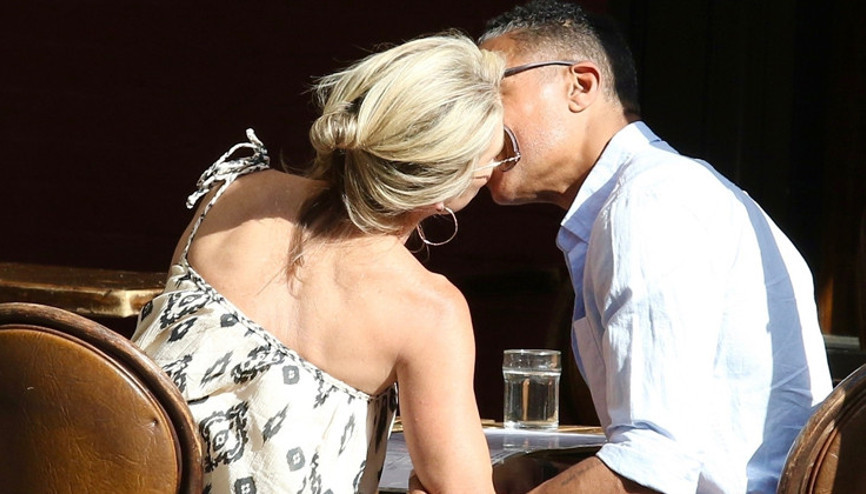 Yasak aşk stüdyoda başlamıştı... Senin için yuvamı yıktım... Bir evlilik teklifini hak ettim artık Yasak aşk stüdyoda başlamıştı... Senin için yuvamı yıktım... Bir evlilik teklifini hak ettim artık