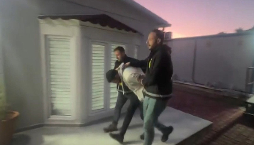 İzmirde iğrenç olay Sapık komşu yakalandı