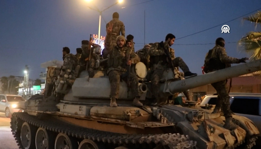 SMO, Barış Pınarı Harekatı bölgesindeki cephe hatlarına tank ve araç sevkiyatı yaptı