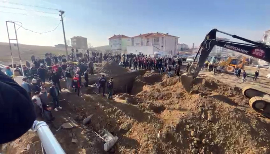Ankarada kanalizasyon kazısında göçük; 1 işçi öldü, 1 işçi aranıyor