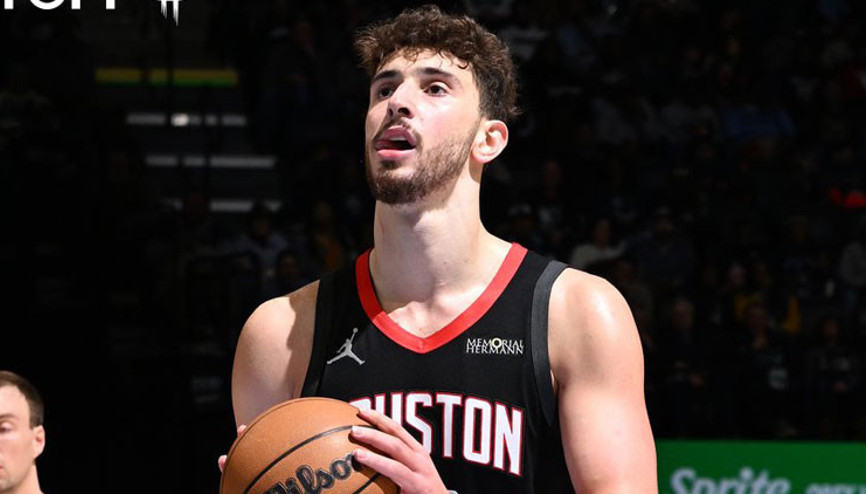 Alperen Şengünün yıldızlaştığı maçta İzmir Marşı jesti