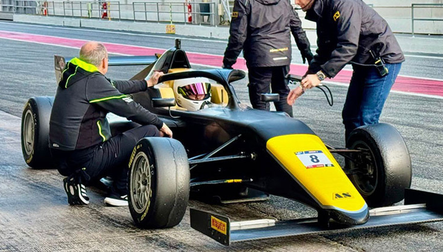 Türkiye’nin ilk kadın Formula pilotu Sena Savaşer, İspanya ve İtalya’da F1 pistine çıktı