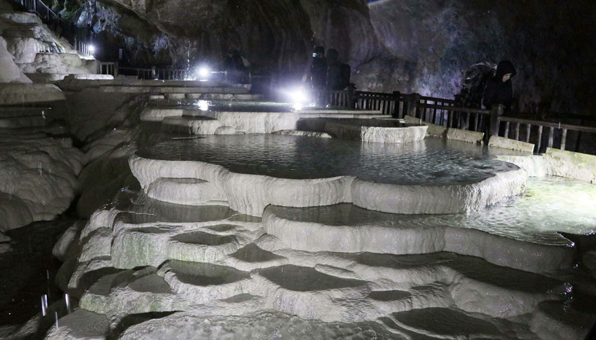 Yer altındaki gizli Pamukkale; Kaklık Mağarası Yer altındaki gizli Pamukkale; Kaklık Mağarası