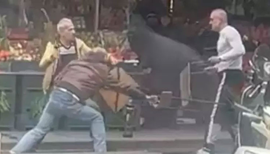 Cihangirde kılıçlı kavga Korku dolu gözlerle izlediler