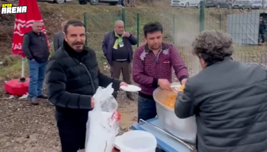 Maçta Ferdi Tayfur anısına pilav-ayran dağıttılar