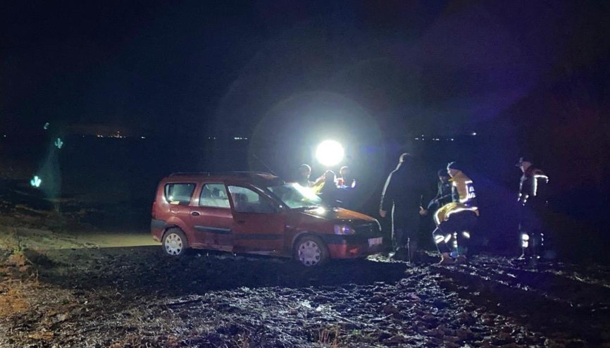 Tarladaki otomobilde ölü bulundu