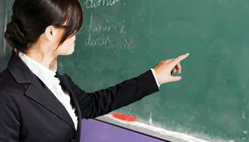 Ayakta bekleten öğretmene kınama